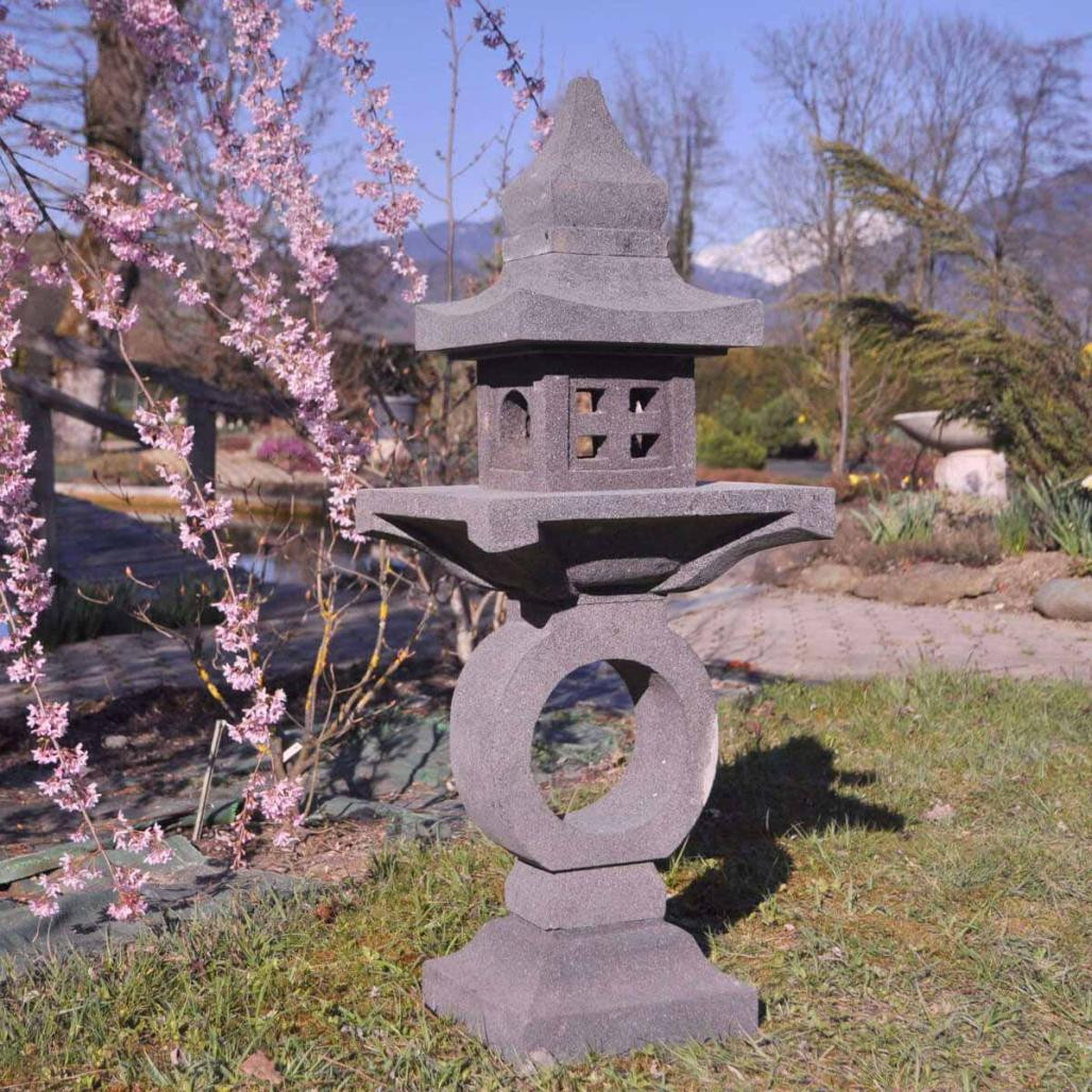 Lanterne japonaise pagode zen en pierre de lave 105 cm